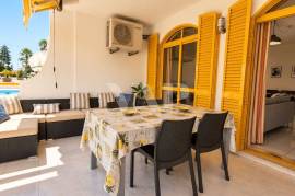 Renovated 0+2 Bedroom Apartment 100m from the Beach with Pool, Quarteira Renovated 0+2 Bedroom Apartment 100m from the Beach with Pool, Quarteira