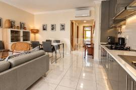 Renovated 0+2 Bedroom Apartment 100m from the Beach with Pool, Quarteira Renovated 0+2 Bedroom Apartment 100m from the Beach with Pool, Quarteira