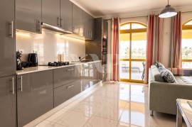 Renovated 0+2 Bedroom Apartment 100m from the Beach with Pool, Quarteira Renovated 0+2 Bedroom Apartment 100m from the Beach with Pool, Quarteira