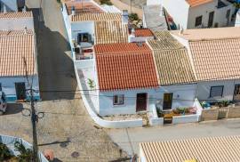 Beautifully Renovated Traditional Cottage in the Heart of Sagres