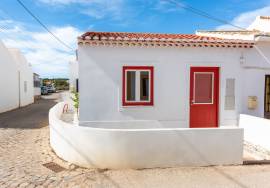Beautifully Renovated Traditional Cottage in the Heart of Sagres