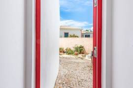 Beautifully Renovated Traditional Cottage in the Heart of Sagres