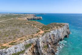 Beautifully Renovated Traditional Cottage in the Heart of Sagres