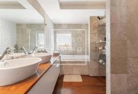 Villa with swimming pool and panoramic views, Restelo, Lisbon Villa with swimming pool and panoramic views, Restelo, Lisbon