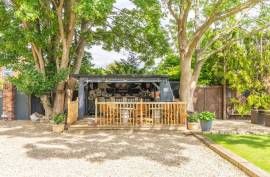 Luxury 5 Bed Detached Home for Sale In Barnett Way, Bierton, Aylesbury United Kingdom