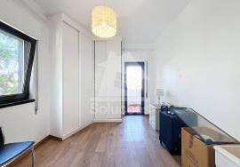 3 bedroom apartment with good areas located on 25 de Abril in Portimão