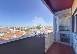 3 bedroom apartment with good areas located on 25 de Abril in Portimão
