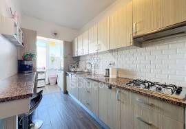 3 bedroom apartment with good areas located on 25 de Abril in Portimão