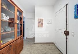 3 bedroom apartment with good areas located on 25 de Abril in Portimão