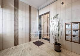 3 bedroom apartment with good areas located on 25 de Abril in Portimão