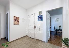 3 bedroom apartment with good areas located on 25 de Abril in Portimão