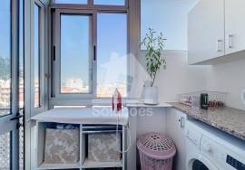 3 bedroom apartment with good areas located on 25 de Abril in Portimão