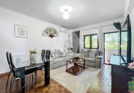 3 bedroom apartment with good areas located on 25 de Abril in Portimão
