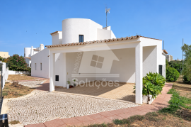 3 Bedroom Villa for Rent with Garden, Terrace and Parking for 2 Cars