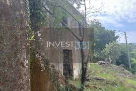 Ruin in Covas, Cerveira with land and stunning mountain views Ruin in Covas, Cerveira with land and stunning mountain views
