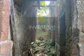 Ruin in Covas, Cerveira with land and stunning mountain views Ruin in Covas, Cerveira with land and stunning mountain views