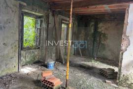 Ruin in Covas, Cerveira with land and stunning mountain views Ruin in Covas, Cerveira with land and stunning mountain views
