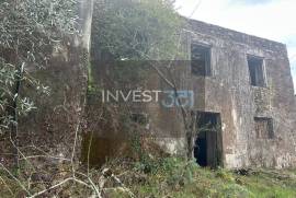 Ruin in Covas, Cerveira with land and stunning mountain views Ruin in Covas, Cerveira with land and stunning mountain views