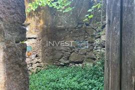 Ruin in Covas, Cerveira with land and stunning mountain views Ruin in Covas, Cerveira with land and stunning mountain views