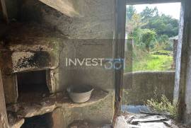 Ruin in Covas, Cerveira with land and stunning mountain views Ruin in Covas, Cerveira with land and stunning mountain views