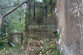 Ruin in Covas, Cerveira with land and stunning mountain views Ruin in Covas, Cerveira with land and stunning mountain views