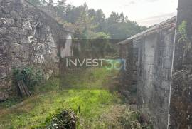 Ruin in Covas, Cerveira with land and stunning mountain views Ruin in Covas, Cerveira with land and stunning mountain views