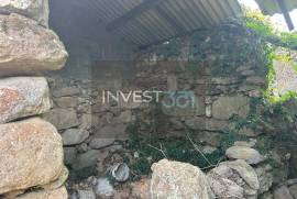 Ruin in Covas, Cerveira with land and stunning mountain views Ruin in Covas, Cerveira with land and stunning mountain views