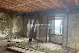 Ruin in Covas, Cerveira with land and stunning mountain views Ruin in Covas, Cerveira with land and stunning mountain views