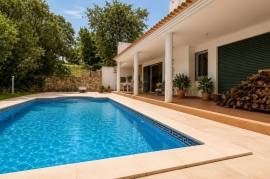 Algarve Refuge: 3 Bedroom Villa with Land and Pool in Boliqueime