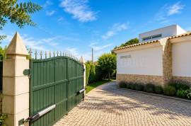 Algarve Refuge: 3 Bedroom Villa with Land and Pool in Boliqueime Algarve Refuge: 3 Bedroom Villa with Land and Pool in Boliqueime