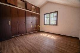 2+1 Bedroom Farm in Camacha: A Private Getaway with Unique Potential