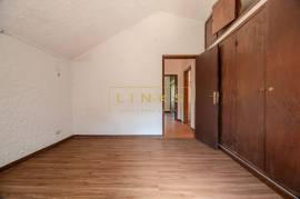 2+1 Bedroom Farm in Camacha: A Private Getaway with Unique Potential