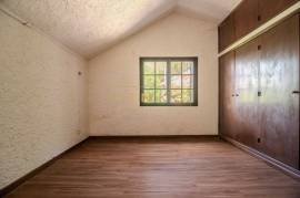 2+1 Bedroom Farm in Camacha: A Private Getaway with Unique Potential