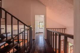 2+1 Bedroom Farm in Camacha: A Private Getaway with Unique Potential