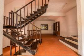 2+1 Bedroom Farm in Camacha: A Private Getaway with Unique Potential