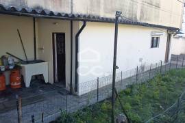 1+1 bedroom villa on a plot with 371 m² of land, garage and annex, just a 2-minute walk from NorteShopping