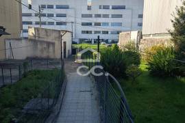 1+1 bedroom villa on a plot with 371 m² of land, garage and annex, just a 2-minute walk from NorteShopping