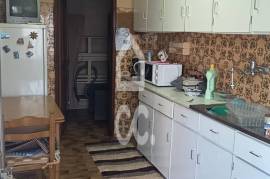 1+1 bedroom villa on a plot with 371 m² of land, garage and annex, just a 2-minute walk from NorteShopping