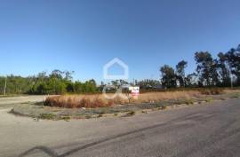 Urban land for urban construction with an area of 610.50 m2 inserted in a residential and quiet area of the village of Vieira de Leiria, close to schools, shops, and health center, located about 3 km from Praia da Vieira. Urban land for urban construction with an area of 610.50 m2 inserted in a residential and quiet area of the village of Vieira de Leiria, close to schools, shops, and health center, located about 3 km from Praia da Vieira.