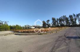 Urban land for urban construction with an area of 610.50 m2 inserted in a residential and quiet area of the village of Vieira de Leiria, close to schools, shops, and health center, located about 3 km from Praia da Vieira. Urban land for urban construction with an area of 610.50 m2 inserted in a residential and quiet area of the village of Vieira de Leiria, close to schools, shops, and health center, located about 3 km from Praia da Vieira.