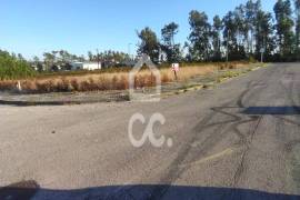 Urban land for urban construction with an area of 610.50 m2 inserted in a residential and quiet area of the village of Vieira de Leiria, close to schools, shops, and health center, located about 3 km from Praia da Vieira. Urban land for urban construction with an area of 610.50 m2 inserted in a residential and quiet area of the village of Vieira de Leiria, close to schools, shops, and health center, located about 3 km from Praia da Vieira.