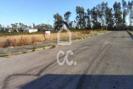 Urban land for urban construction with an area of 610.50 m2 inserted in a residential and quiet area of the village of Vieira de Leiria, close to schools, shops, and health center, located about 3 km from Praia da Vieira. Urban land for urban construction with an area of 610.50 m2 inserted in a residential and quiet area of the village of Vieira de Leiria, close to schools, shops, and health center, located about 3 km from Praia da Vieira.
