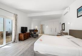Alvor – Exceptional golf front 5 bedroom villa with pool