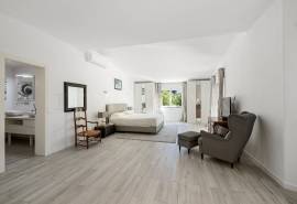 Alvor – Exceptional golf front 5 bedroom villa with pool