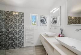 Alvor – Exceptional golf front 5 bedroom villa with pool