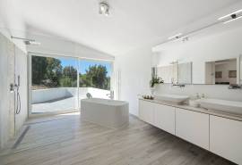 Alvor – Exceptional golf front 5 bedroom villa with pool