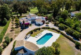 Alvor – Exceptional golf front 5 bedroom villa with pool