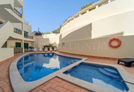 Albufeira – 2-bedroom apartment with sea views and pool