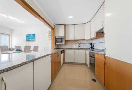 Albufeira – 2-bedroom apartment with sea views and pool