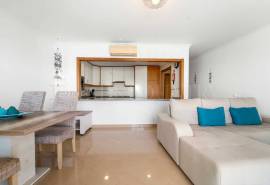 Albufeira – 2-bedroom apartment with sea views and pool